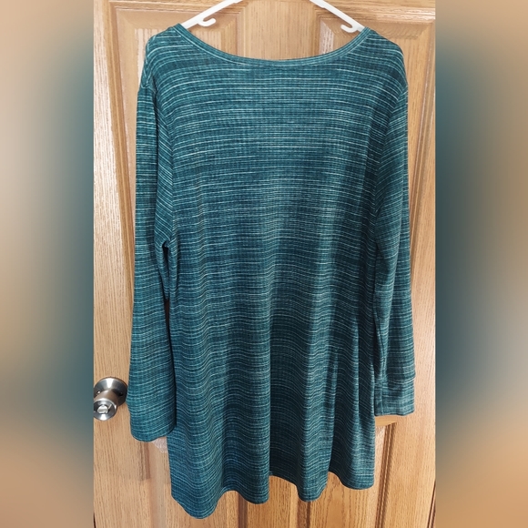LuLaRoe Elizabeth Tunic - Picture 2 of 3